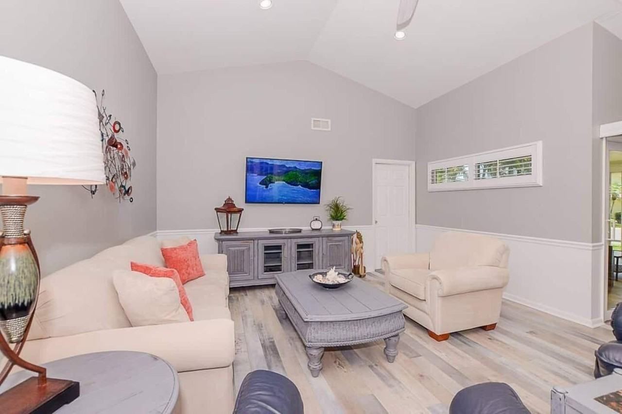 4031 Ne Breakwater Dr - Photo 6 of 50