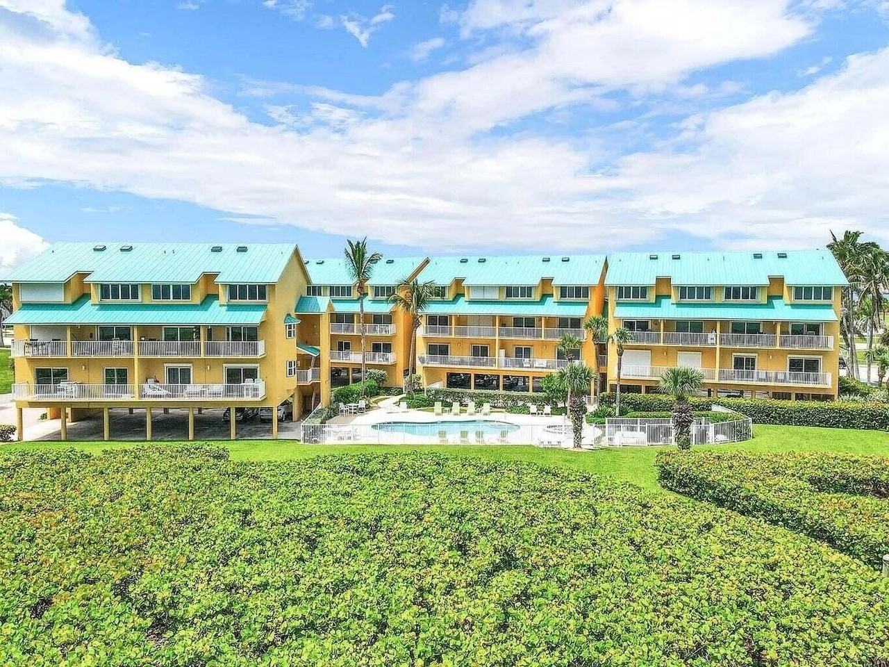 1550 S Ocean Dr Apt 15 - Photo 2 of 9