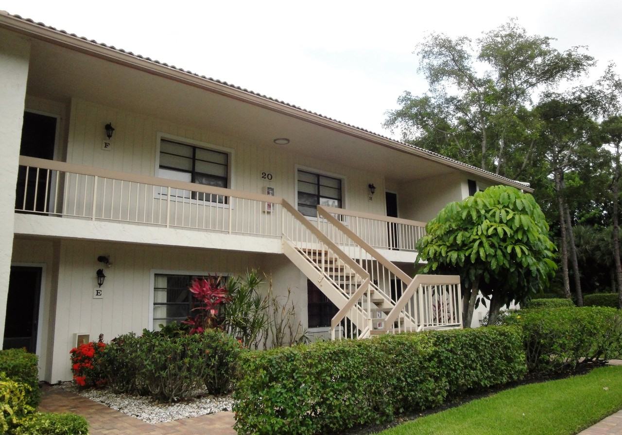 20 Westgate Ln Apt F - Photo 2 of 50