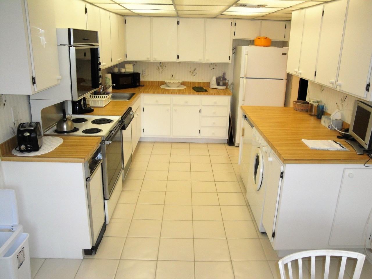 20 Westgate Ln Apt F - Photo 6 of 50