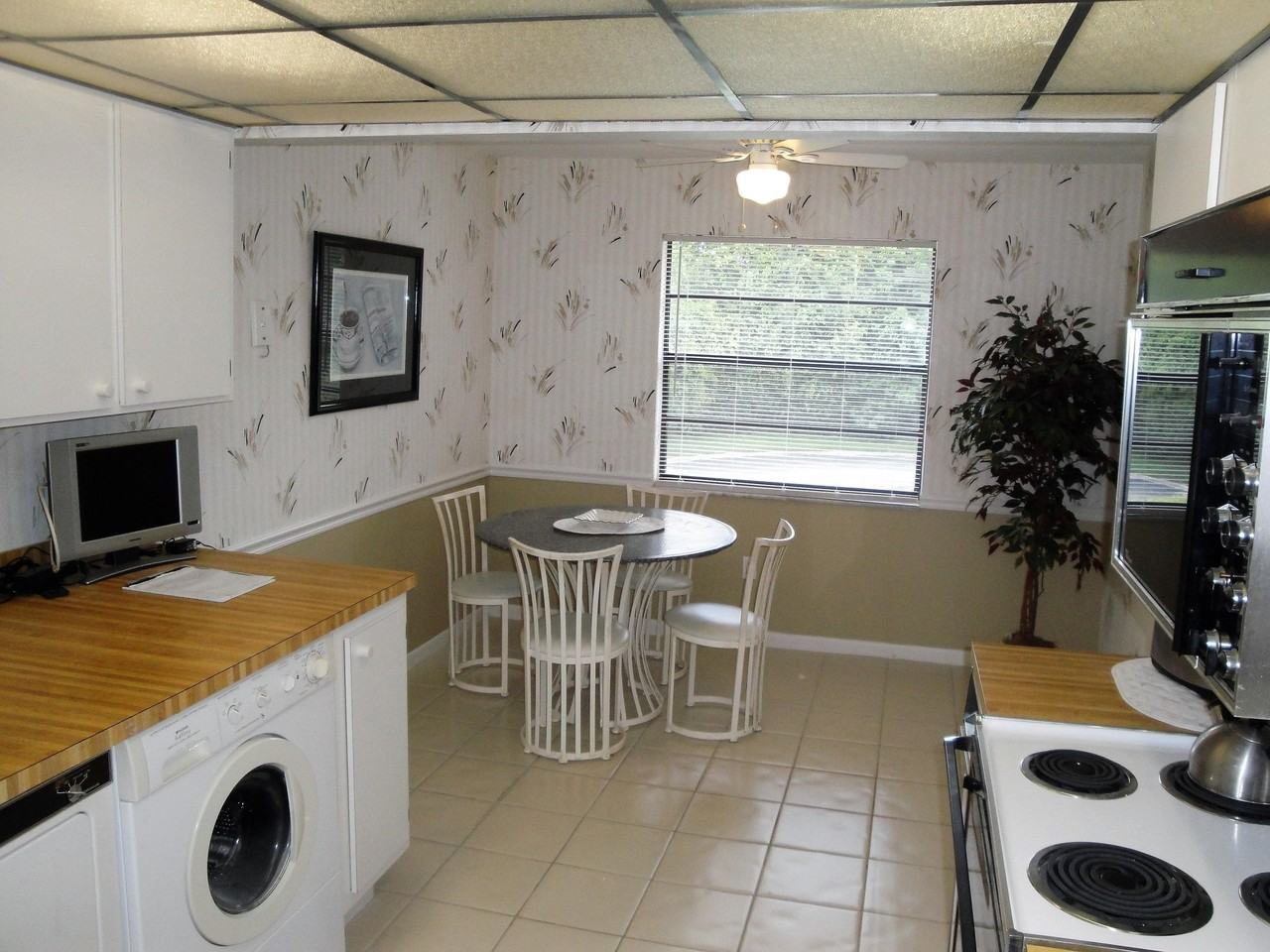 20 Westgate Ln Apt F - Photo 7 of 50