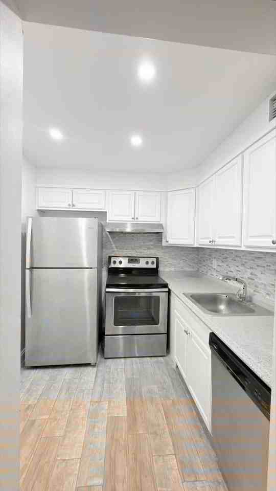 632 Nw 13th St Unit 210 - Photo 2 of 25