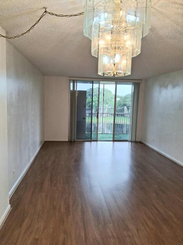 3301 Nw 47th Ter Apt 403 - Photo 5 of 15