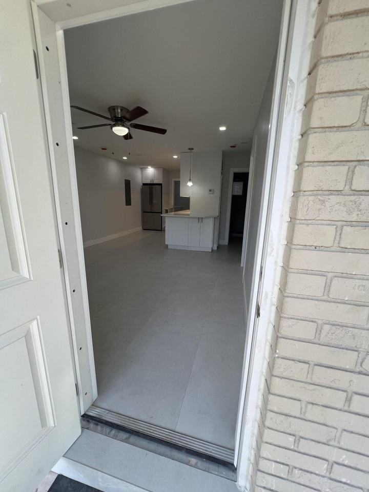 4951 Sw 28th Ter Unit 1 - Photo 2 of 9