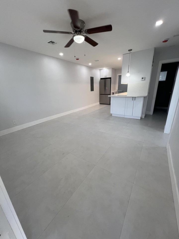 4951 Sw 28th Ter Unit 1 - Photo 3 of 9