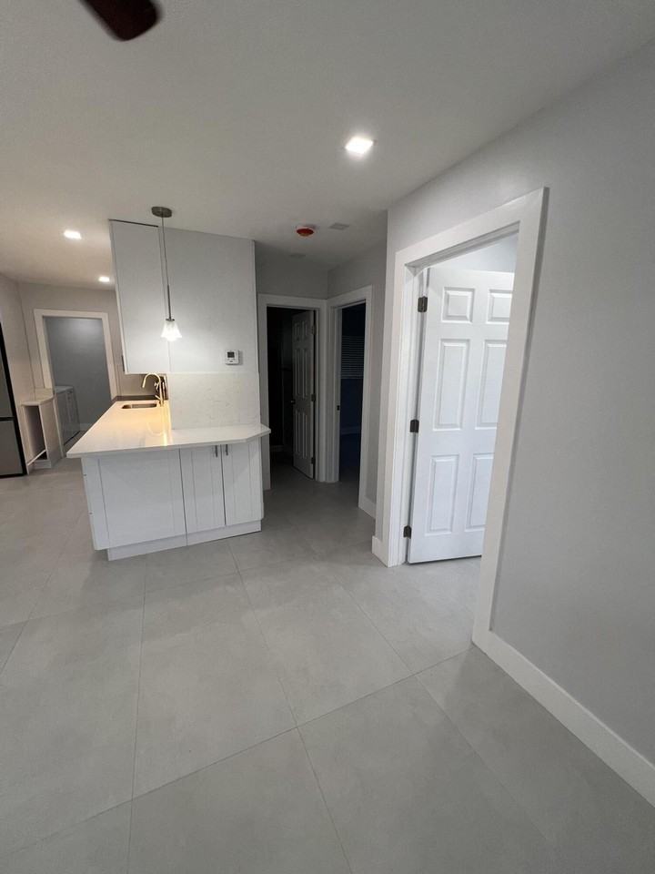 4951 Sw 28th Ter Unit 1 - Photo 4 of 9