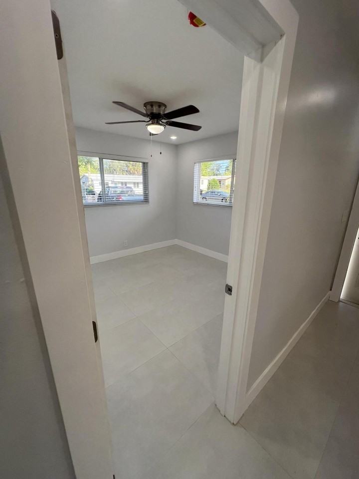 4951 Sw 28th Ter Unit 1 - Photo 6 of 9