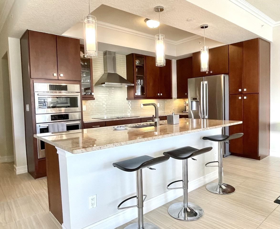 431 Bay Colony Dr N Unit 431 - Photo 5 of 38