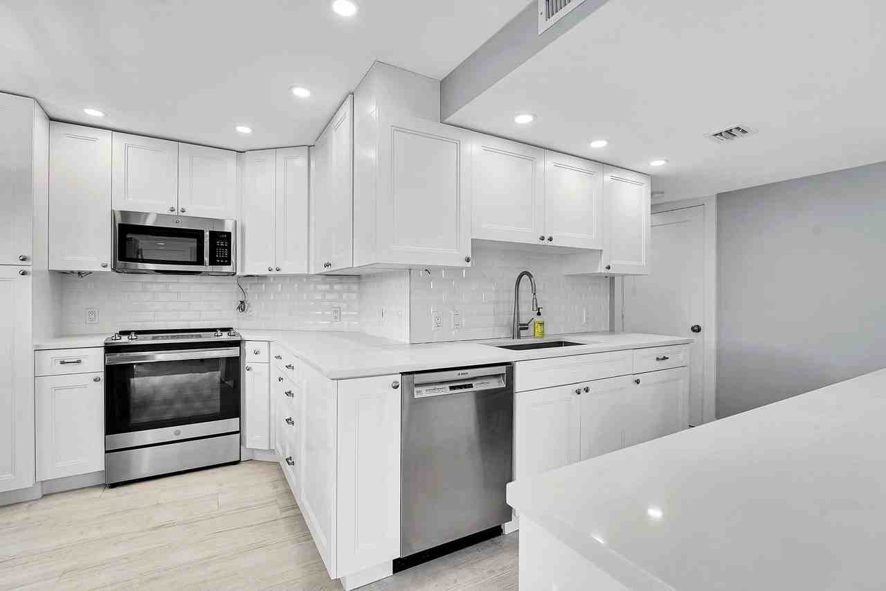 134 Lakeshore Dr Apt 316 - Photo 4 of 30