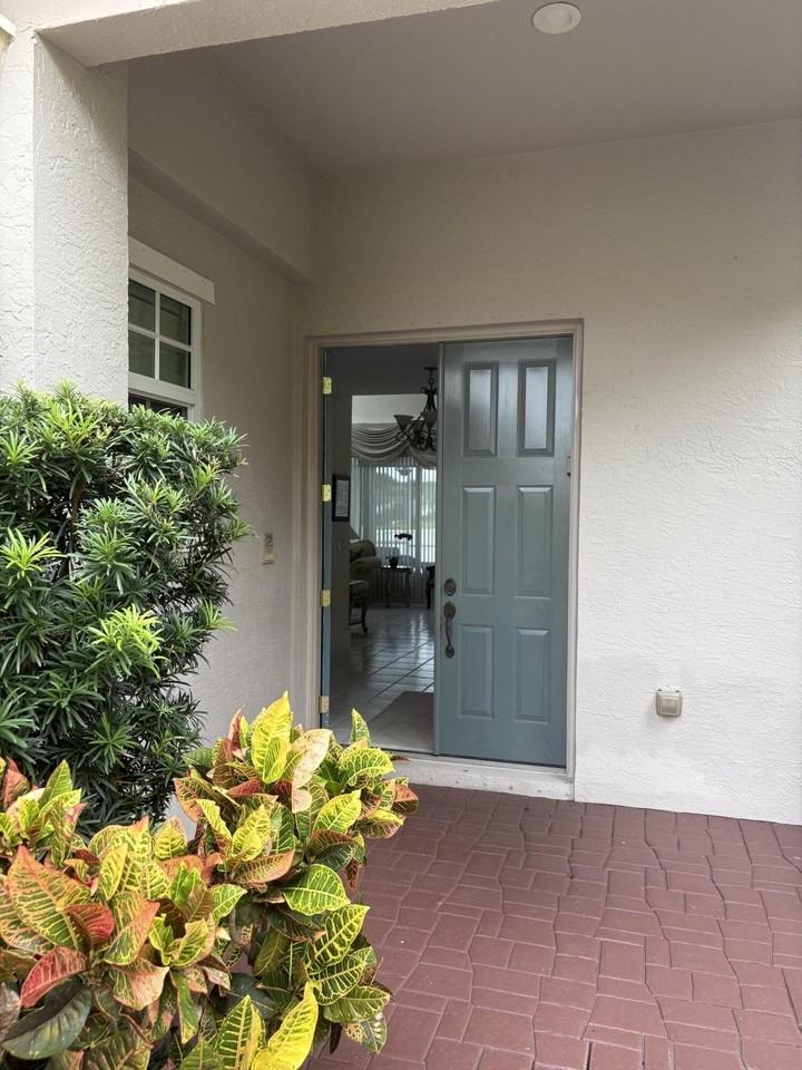 927 Augusta Pointe Dr - Photo 2 of 50