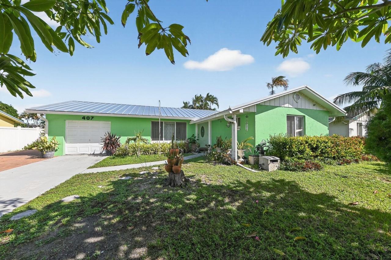 407 Highwood Cir - Photo 2 of 30