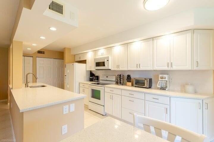 110 Half Moon Cir #E2 - Photo 2 of 14