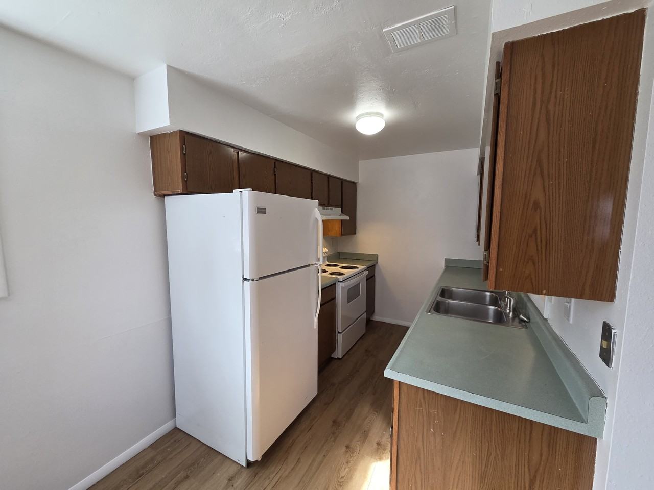 500 South Circle Drive - B #B - Photo 3 of 26