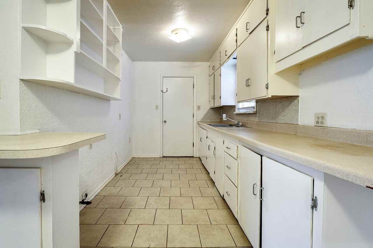 924 N Tabor Ave #1 - Photo 5 of 14