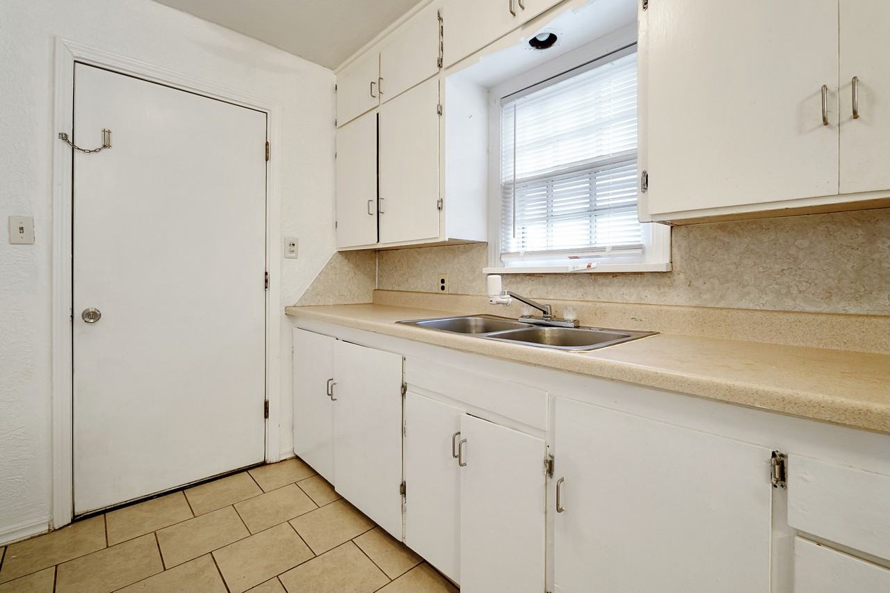 924 N Tabor Ave #1 - Photo 6 of 14