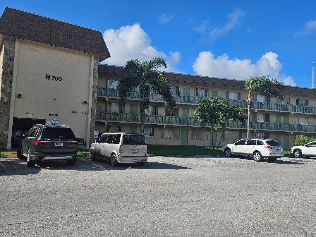 700 Village Green Ct Apt 316