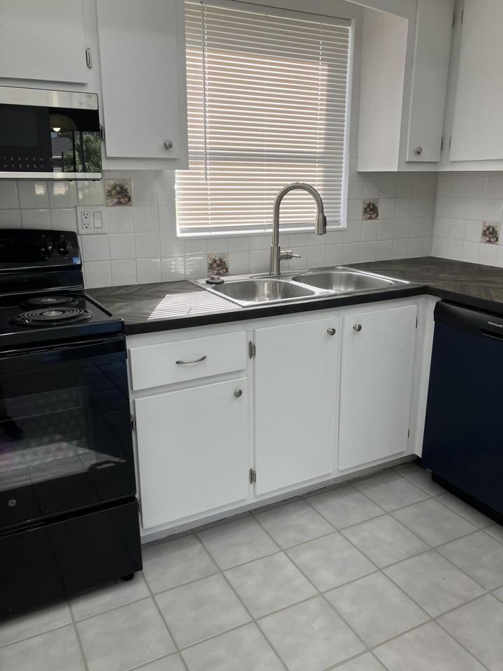 5263 Cresthaven Blvd Apt A - Photo 4 of 45