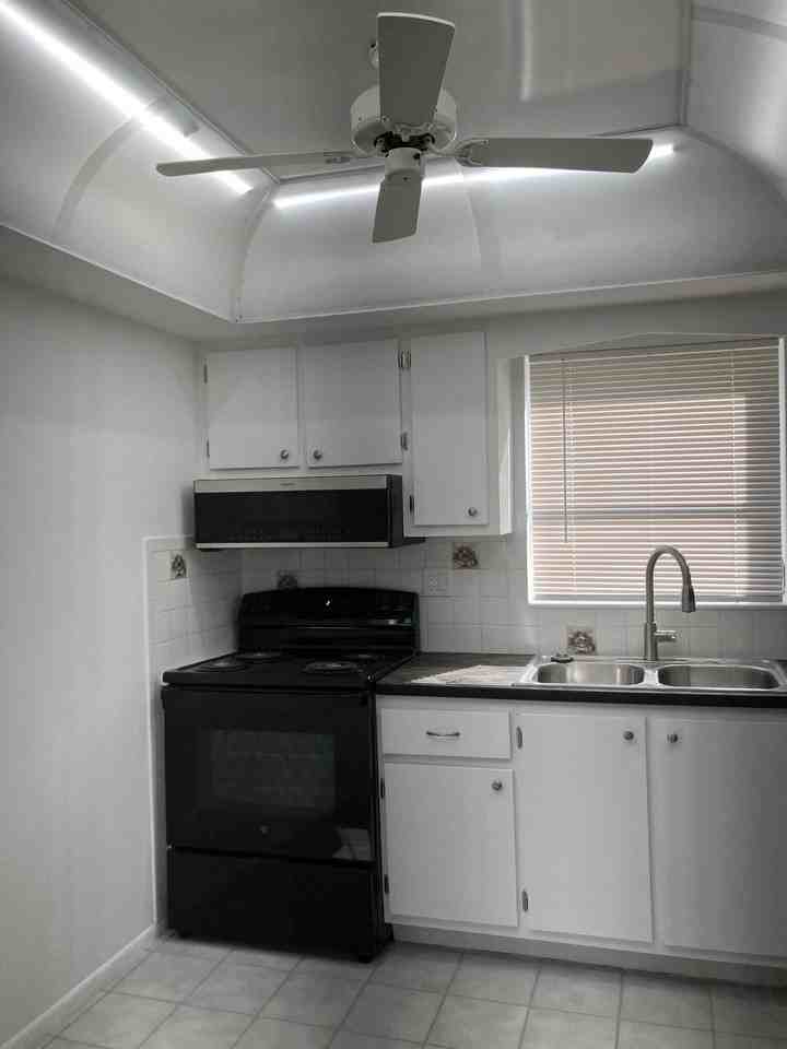 5263 Cresthaven Blvd Apt A - Photo 7 of 45