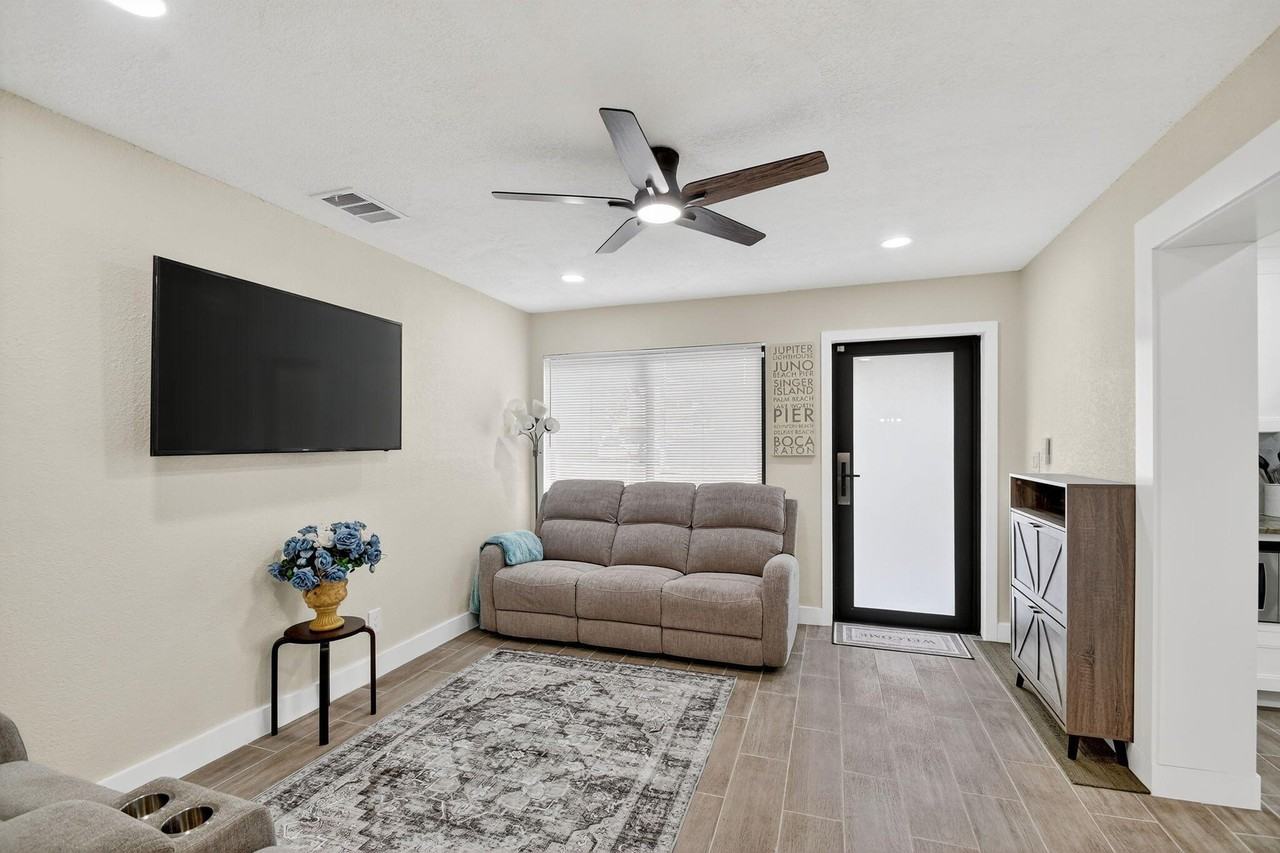 5008 Parker Ave - Photo 7 of 32