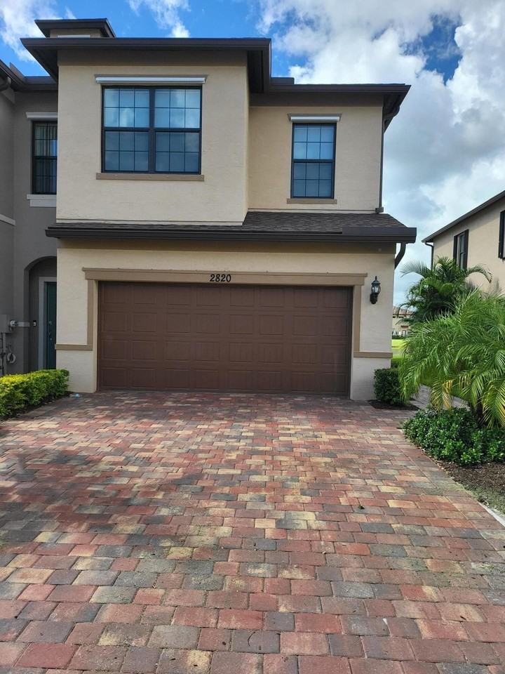 2820 Troubadour St - Photo 2 of 28