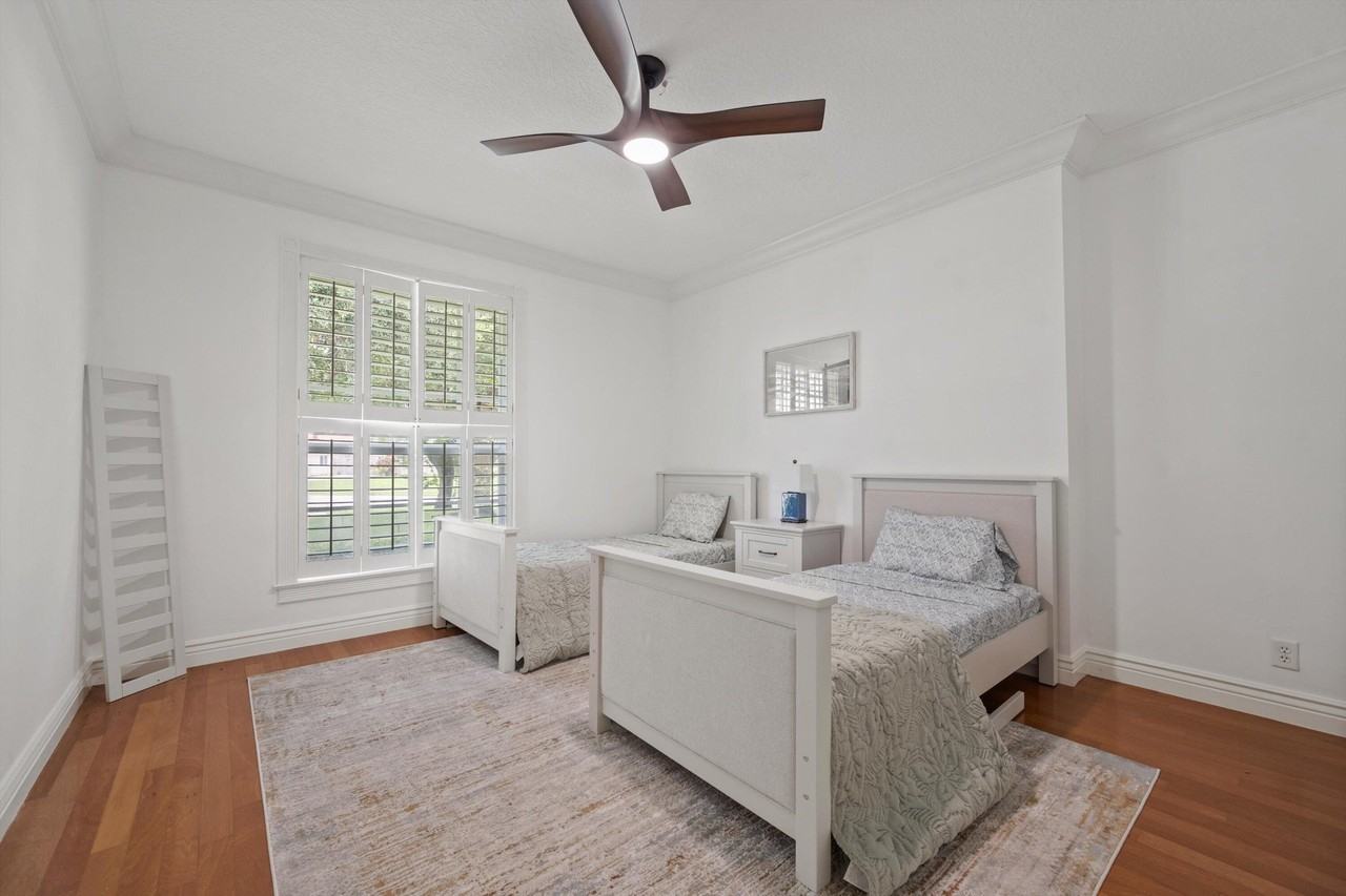 148 Scarborough Ter - Photo 5 of 26