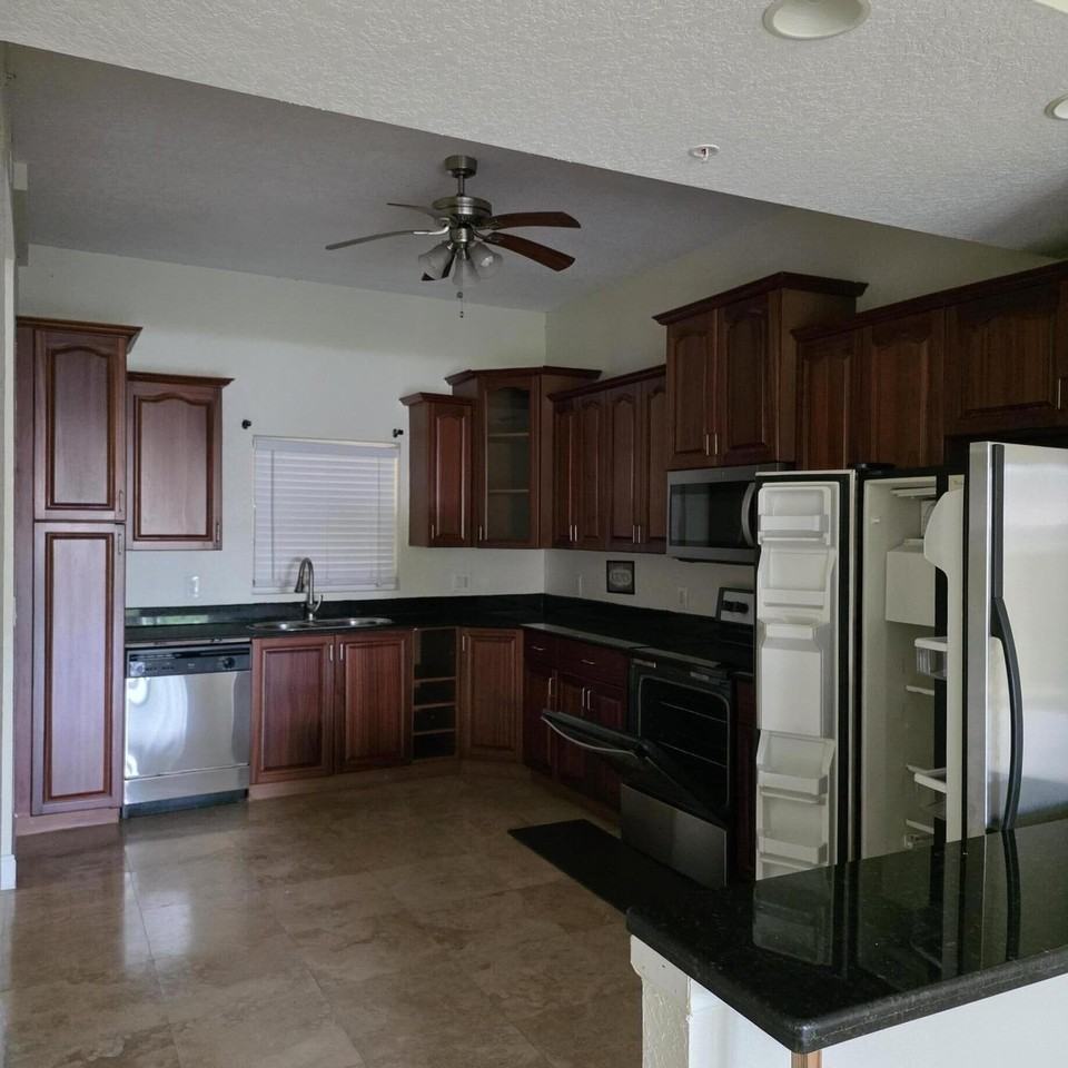 1610 Presidential Way #105 - Photo 2 of 12