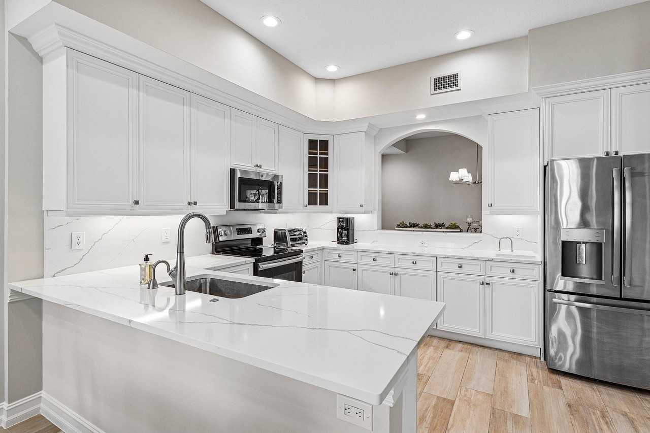 106 Palm Bay Dr Apt B - Photo 2 of 50