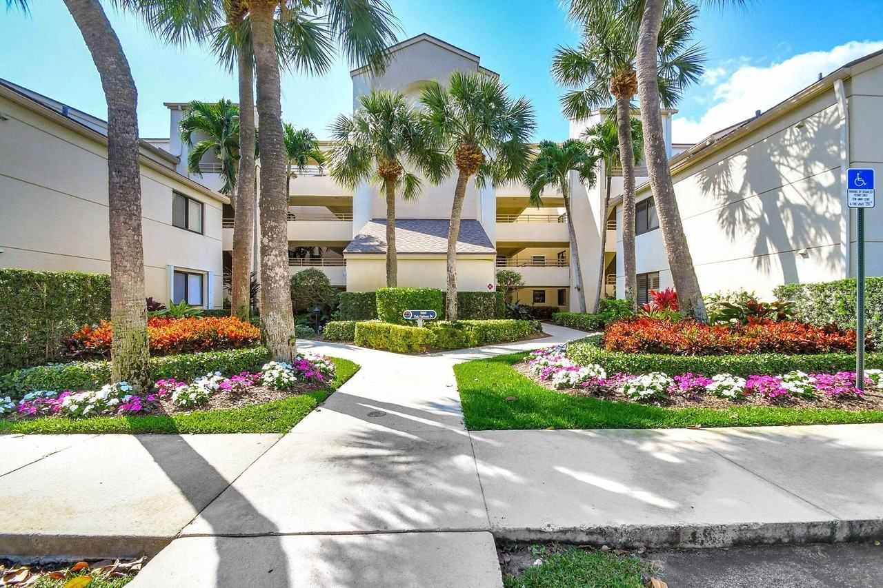 318 Oak Harbour Dr Unit 318 - Photo 2 of 50