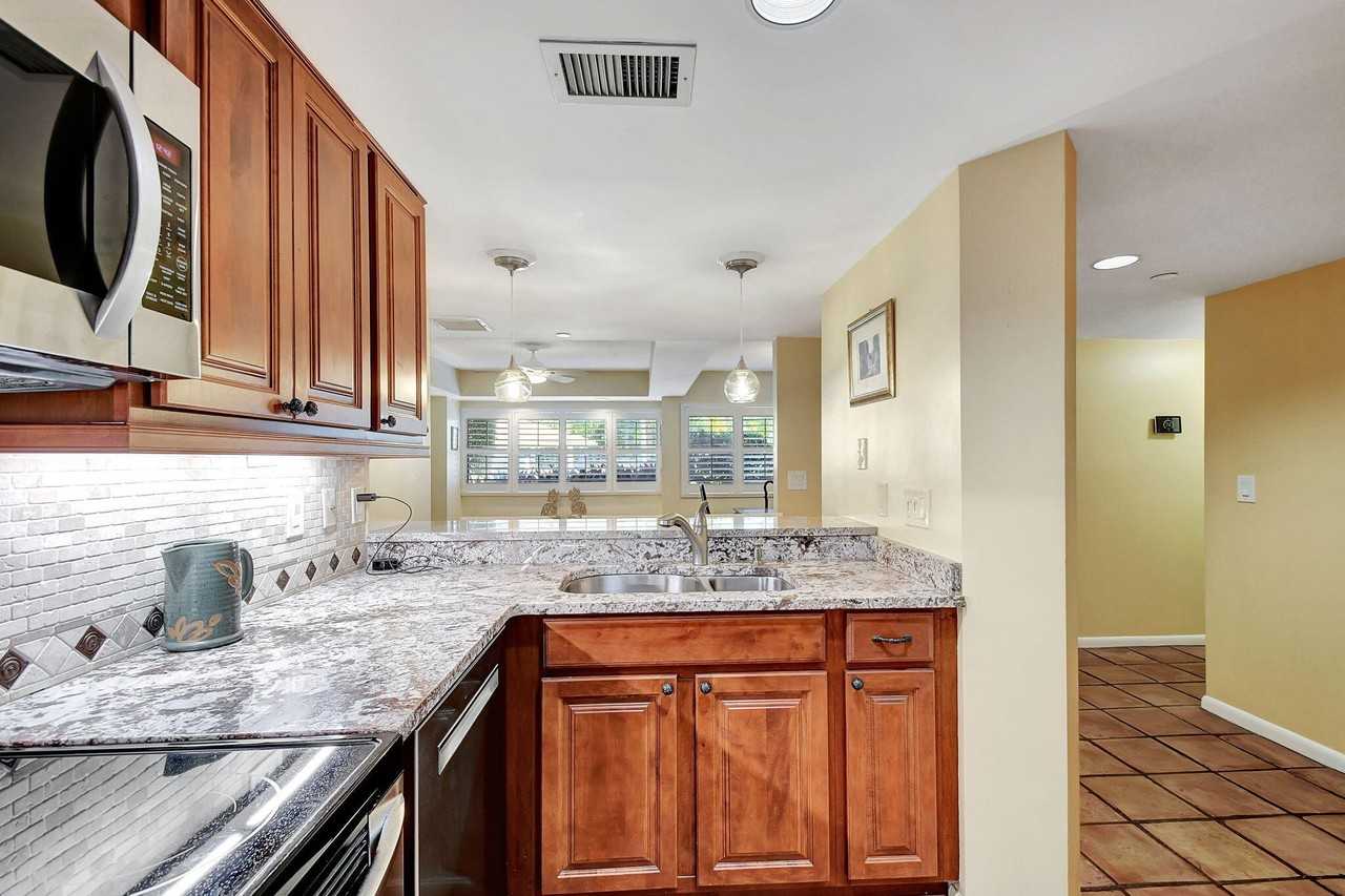 318 Oak Harbour Dr Unit 318 - Photo 7 of 50