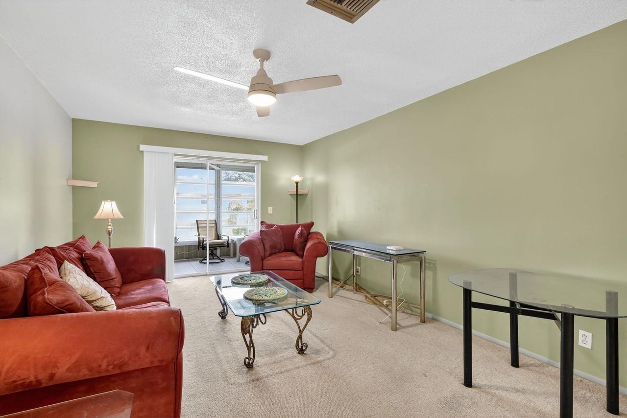 2152 Ne 1st Way Apt 205