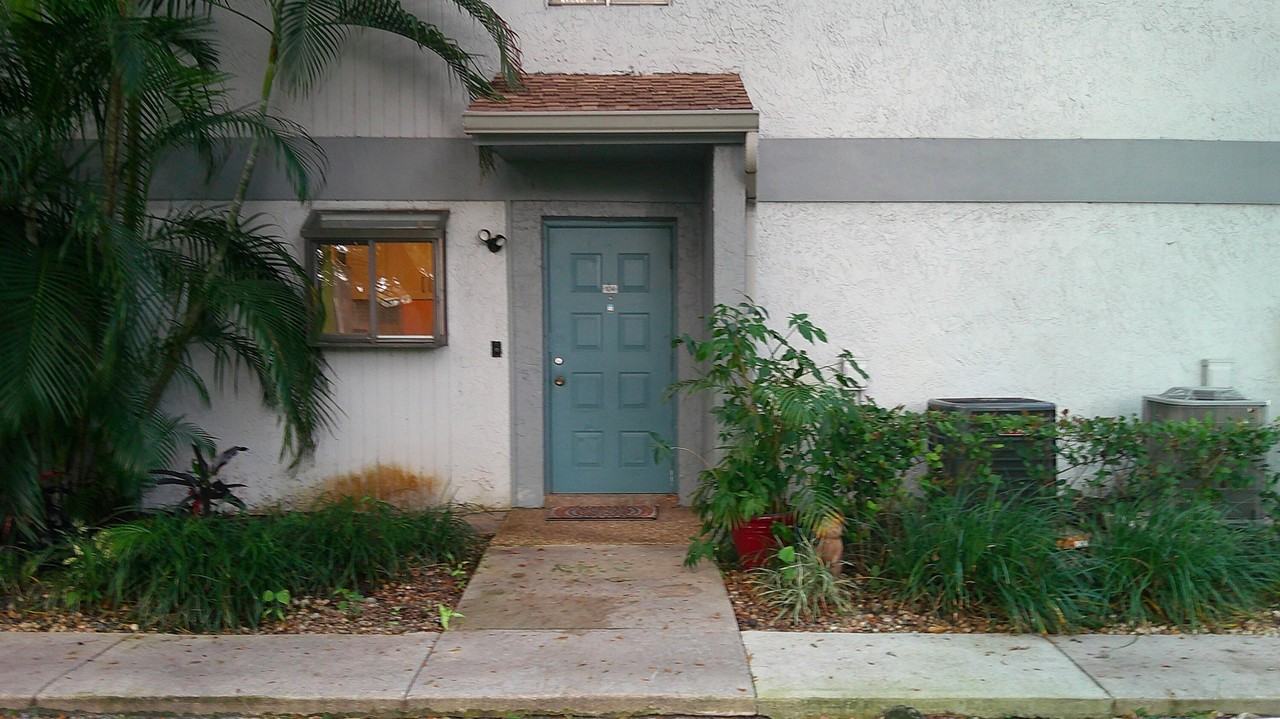 2733 S Oakland Forest Dr Apt 104 - Photo 3 of 21