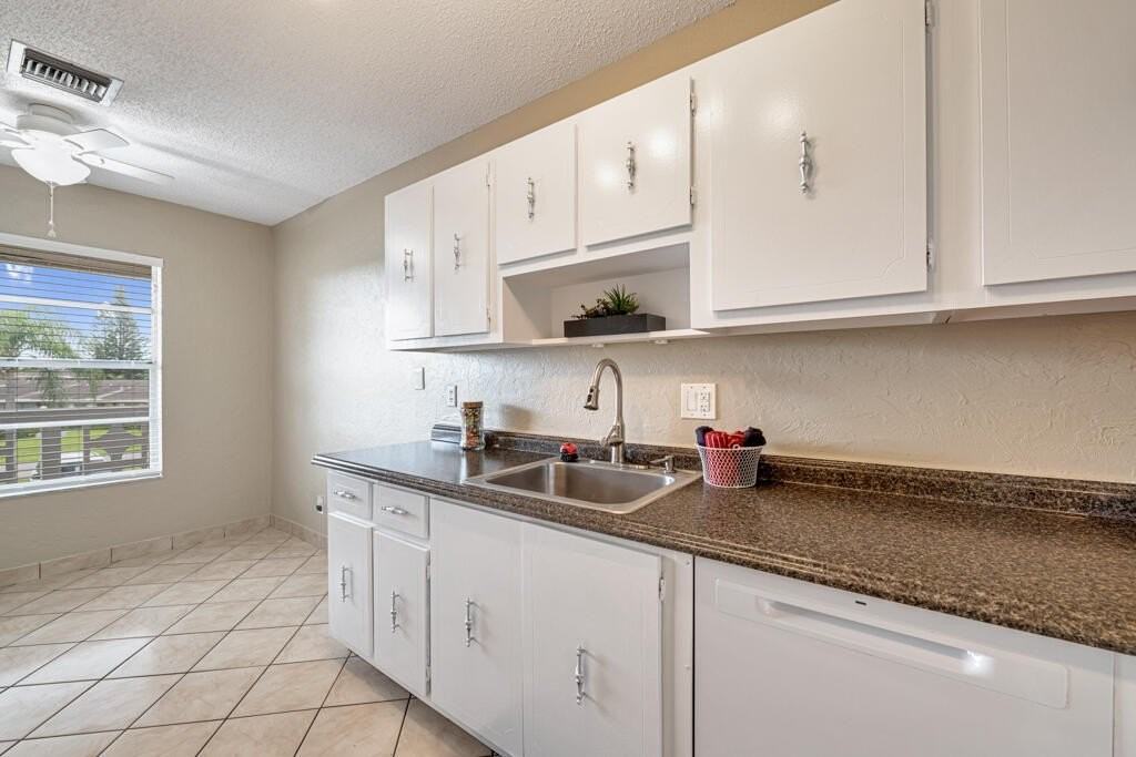 2411 Papaya Dr Apt 202 - Photo 4 of 23