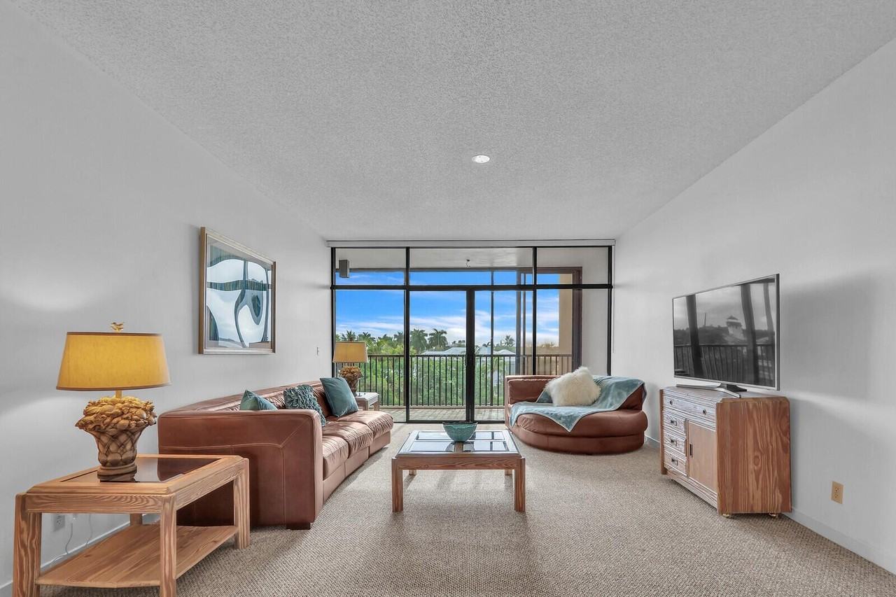 11370 Twelve Oaks Way #412 - Photo 3 of 21