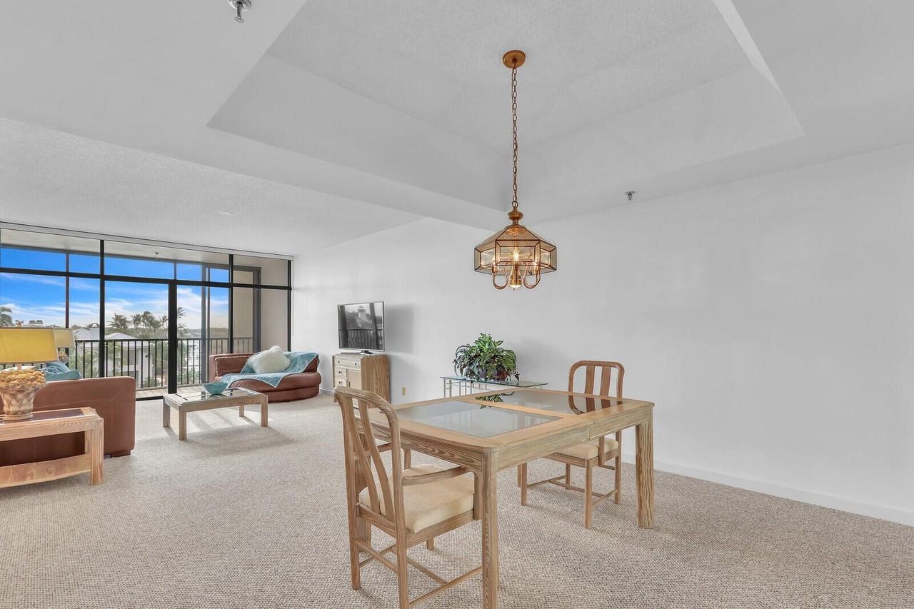 11370 Twelve Oaks Way #412 - Photo 4 of 21