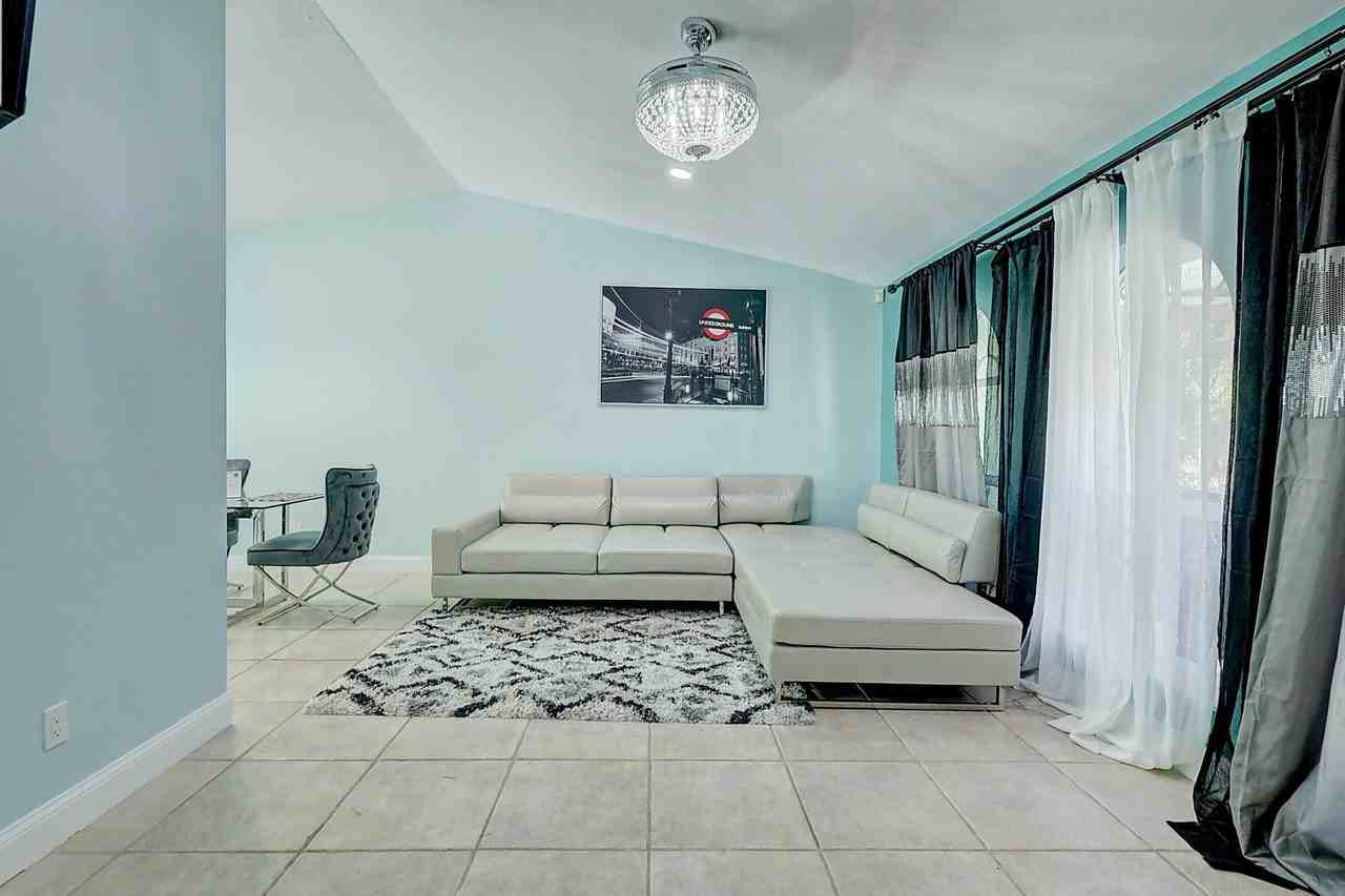 238 Sw Grove Ave - Photo 5 of 47