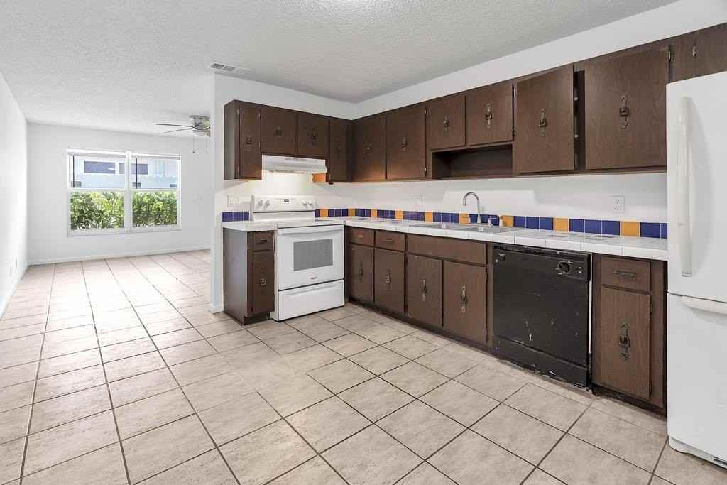 1320 Wellington St Apt A - Photo 7 of 21