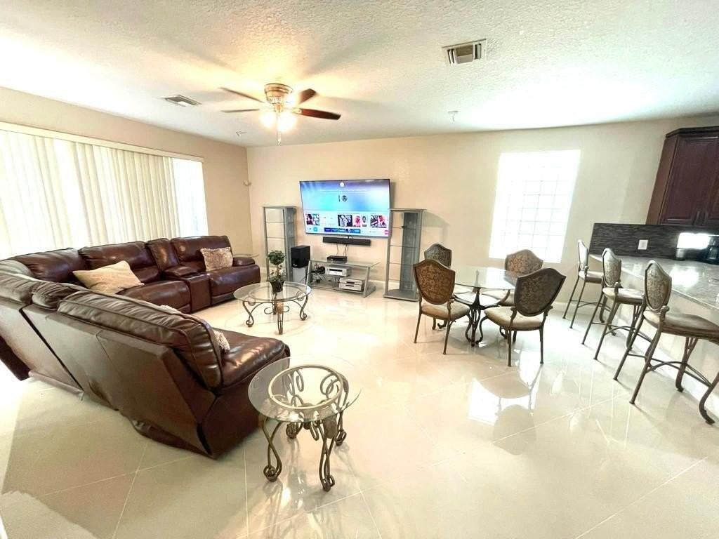 10454 Galleria St - Photo 7 of 23