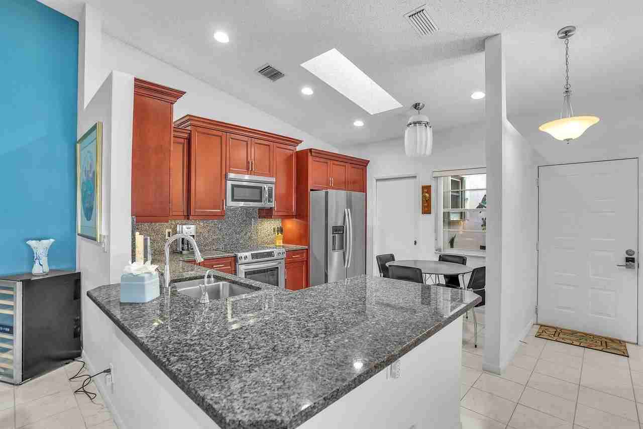 6099 Waldwick Cir - Photo 7 of 47