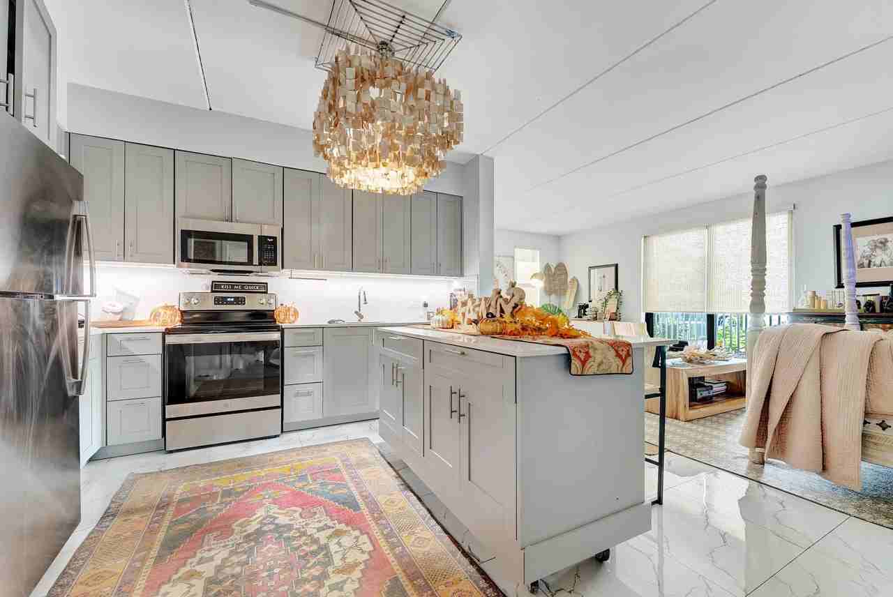 250 W Hidden Valley Blvd Unit 3 - Photo 2 of 28