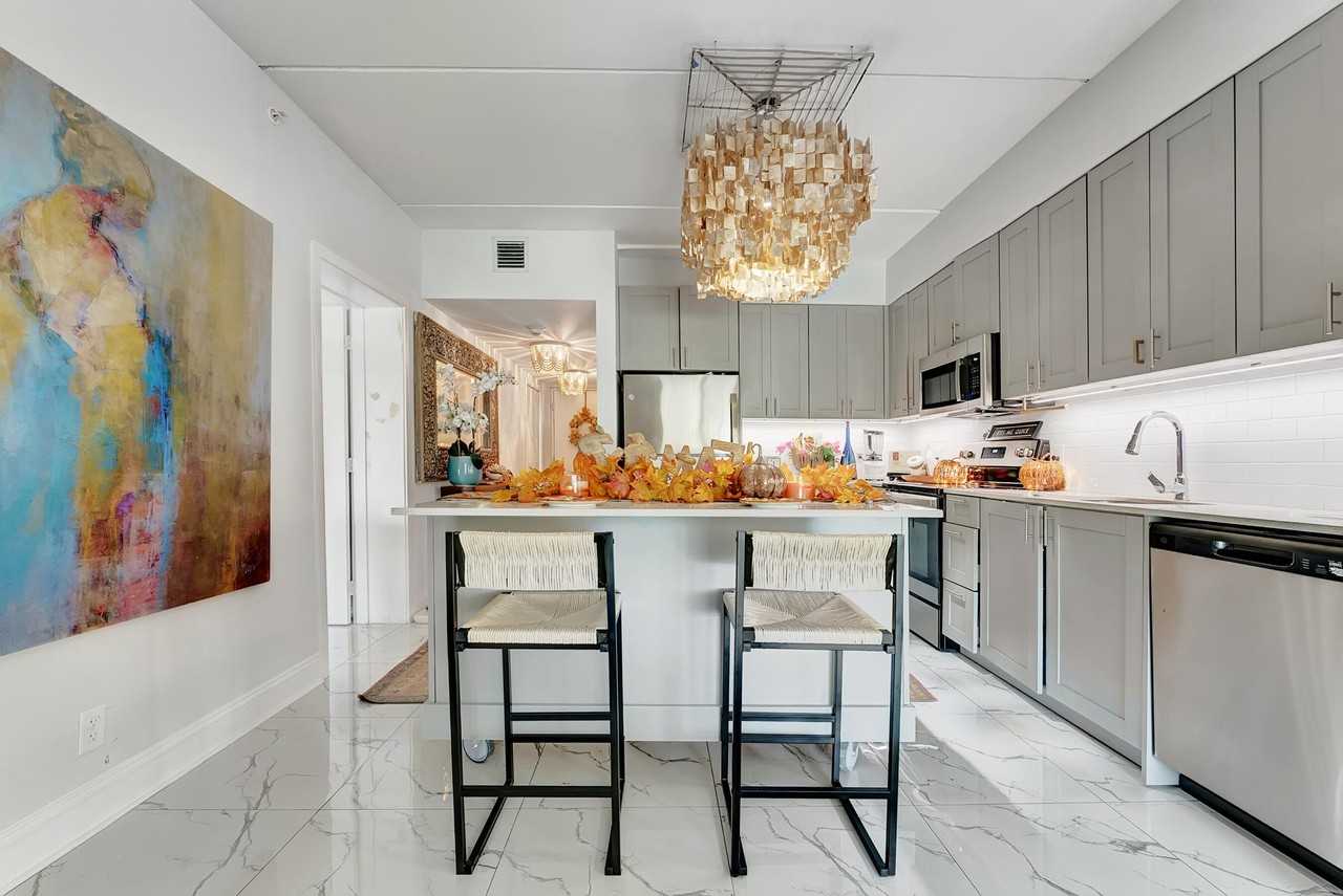 250 W Hidden Valley Blvd Unit 3 - Photo 4 of 28