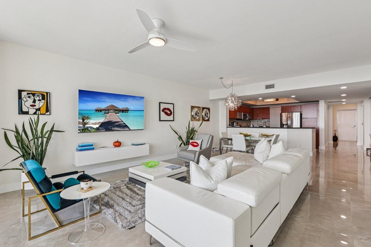 2640 Lake Shore Dr Unit 2312 - Photo 2 of 50