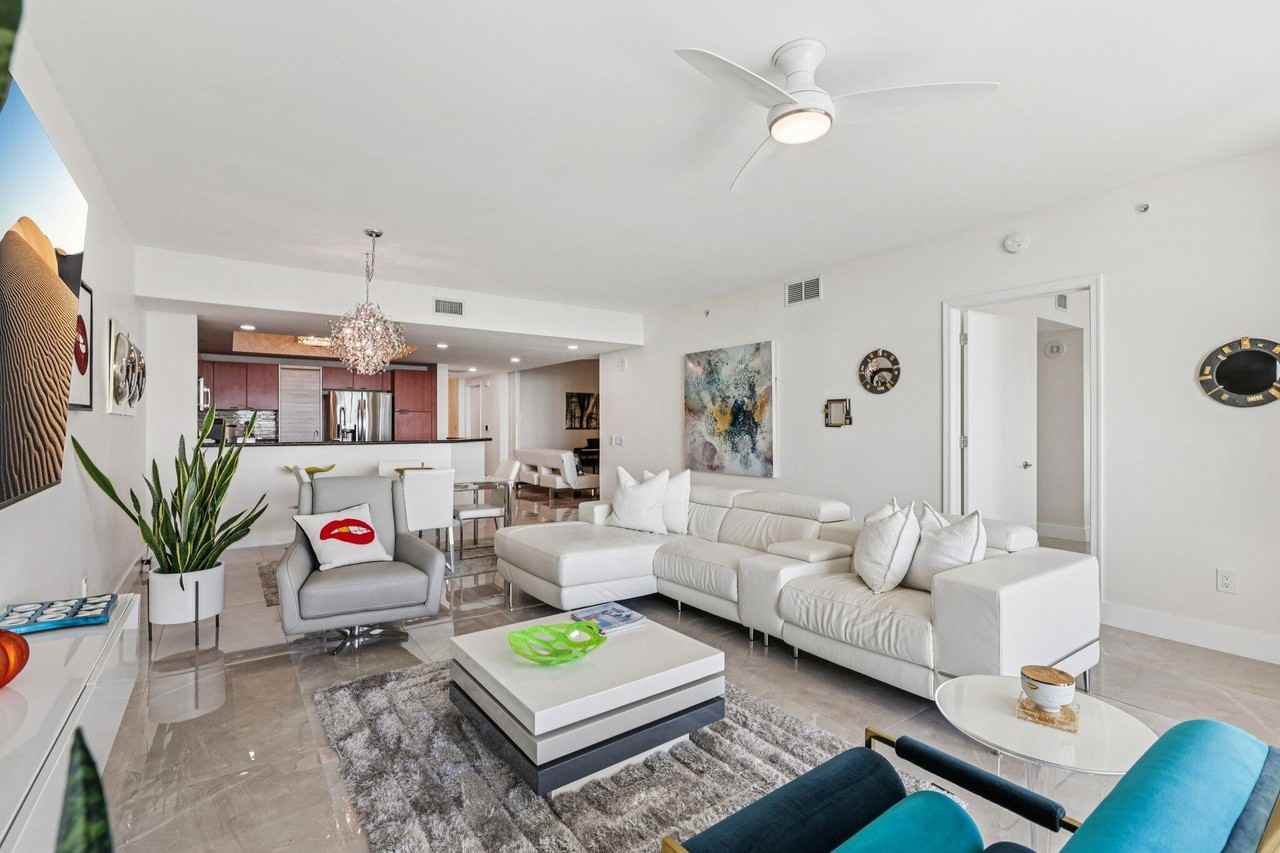 2640 Lake Shore Dr Unit 2312 - Photo 4 of 50