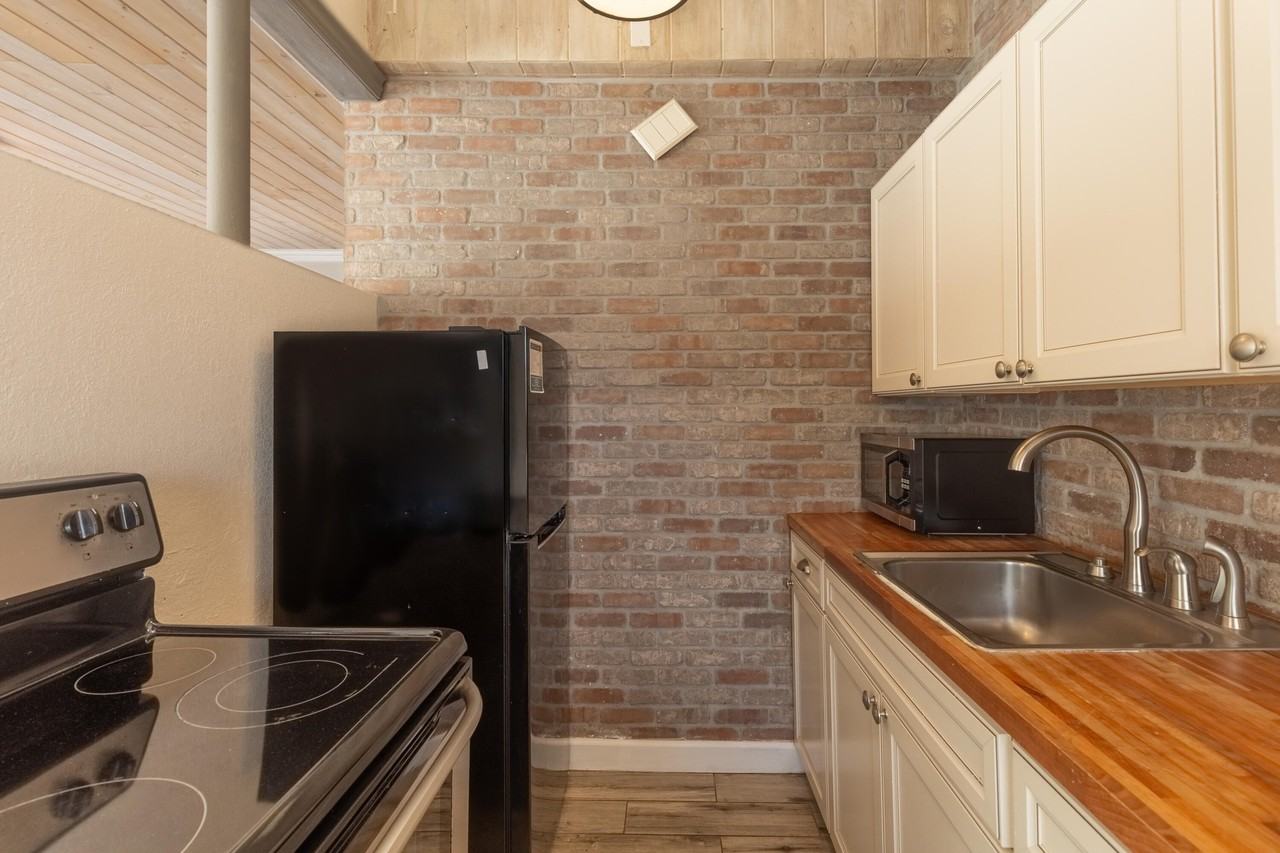 131 S Federal Hwy Apt 4 - Photo 7 of 17