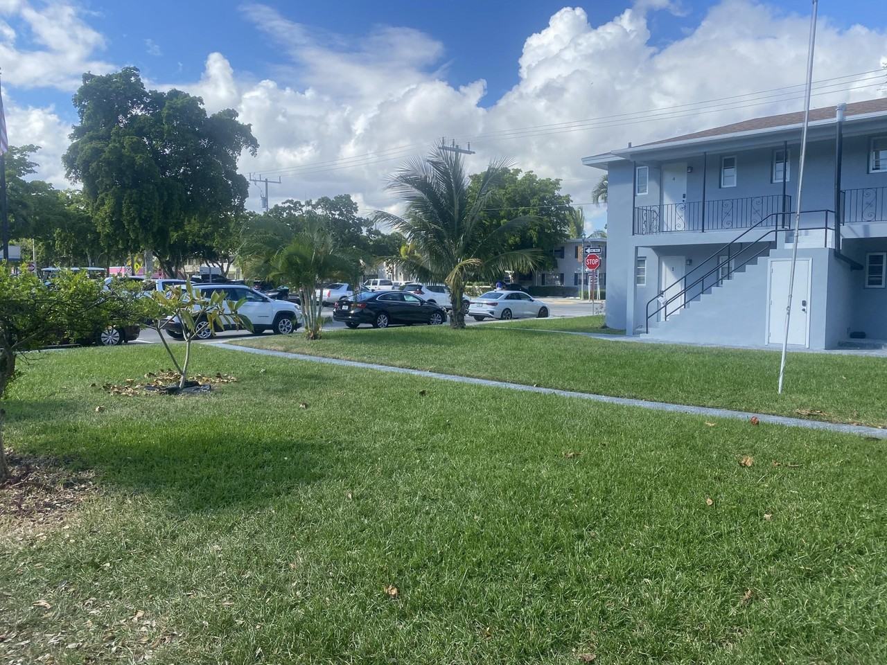 112 Lake Ave Apt 10 - Photo 2 of 13