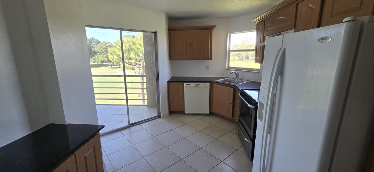 3661 Via Poinciana Apt 306 - Photo 5 of 13