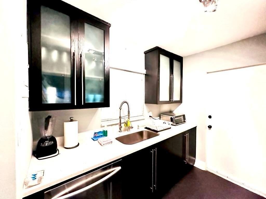 2424 Ne 9th St #112 - Photo 2 of 17