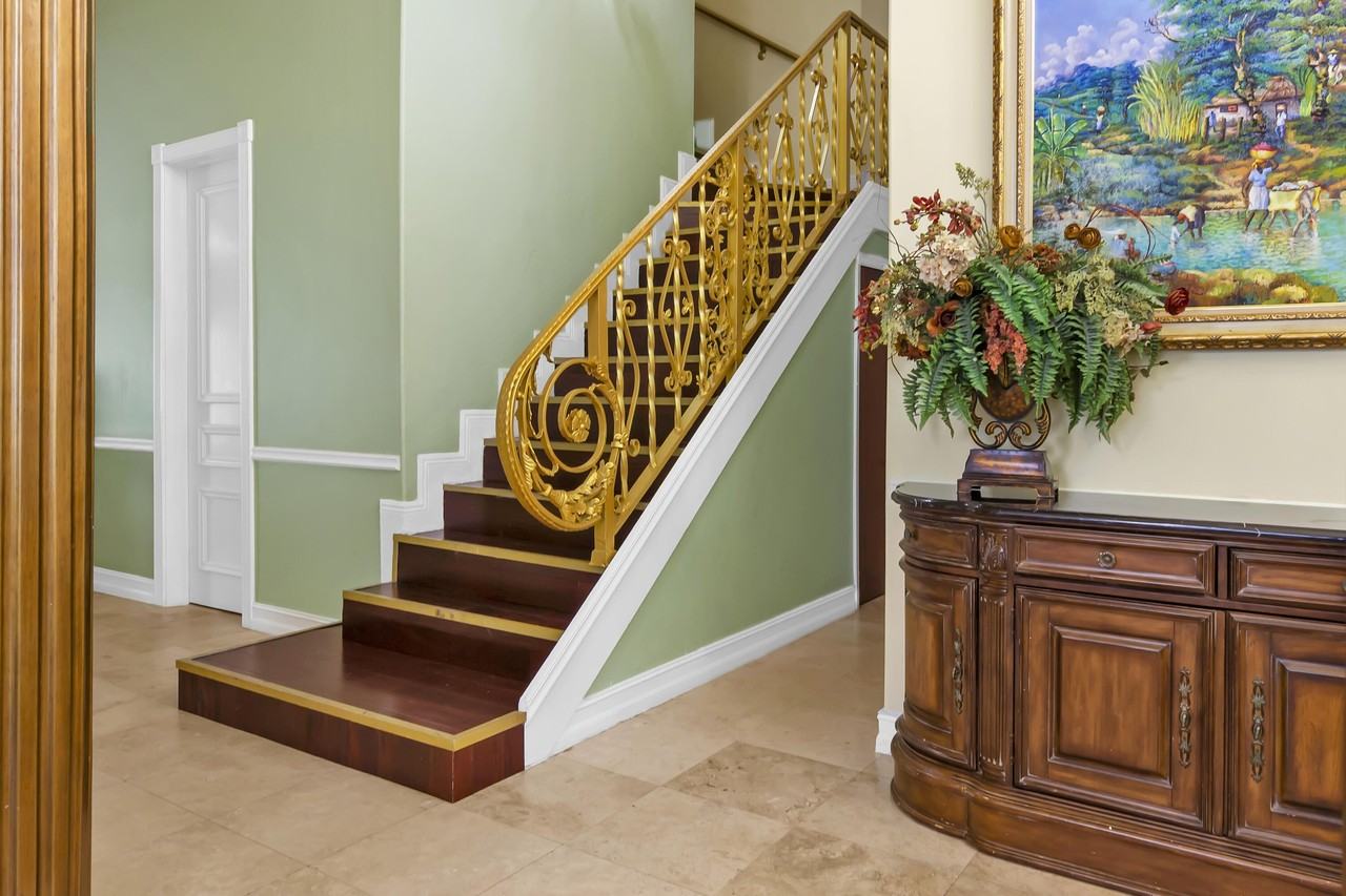 12121 70th Pl N - Photo 3 of 29