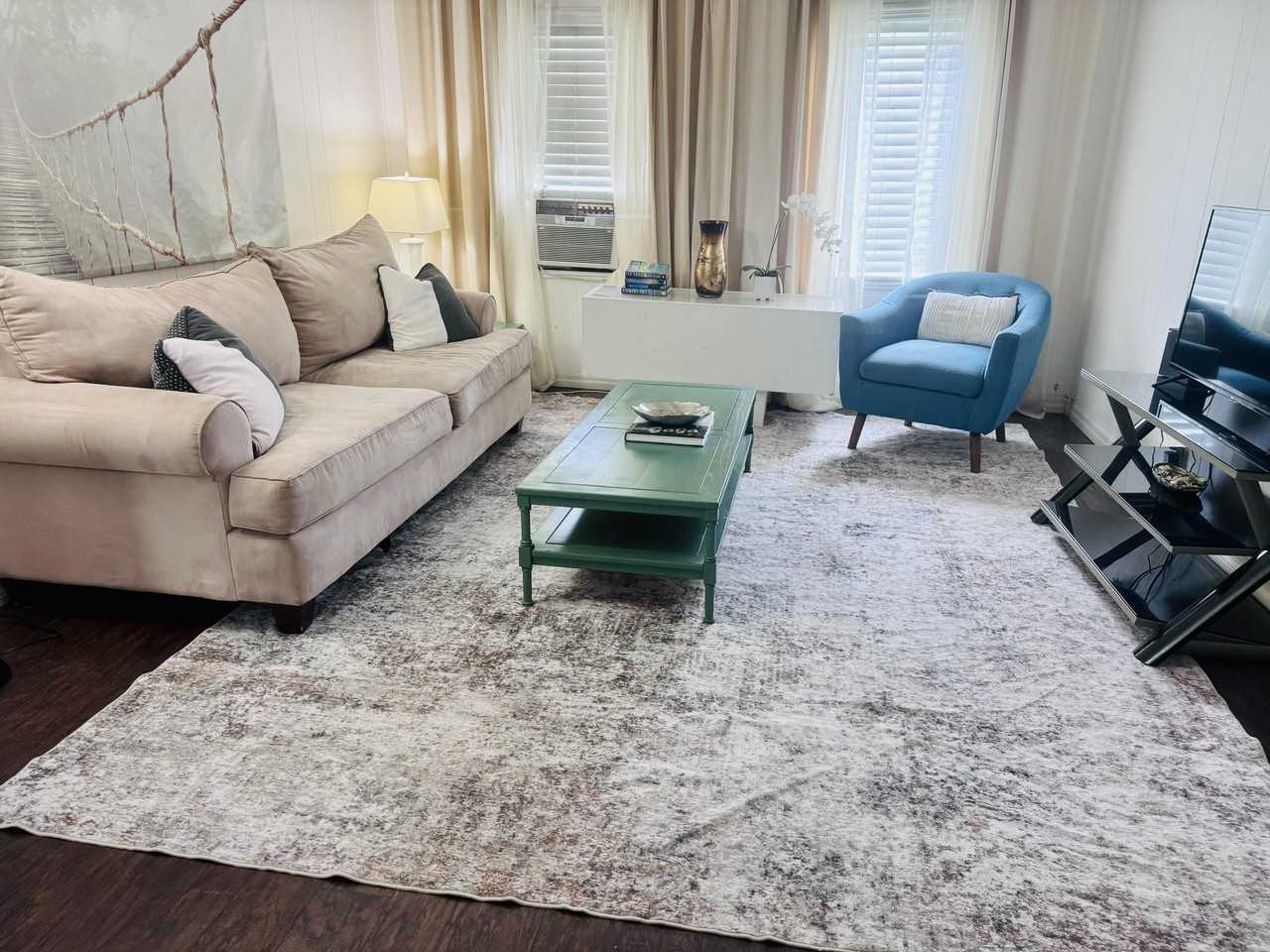 204 S M Street unit: Upstairs Unit - Photo 3 of 11