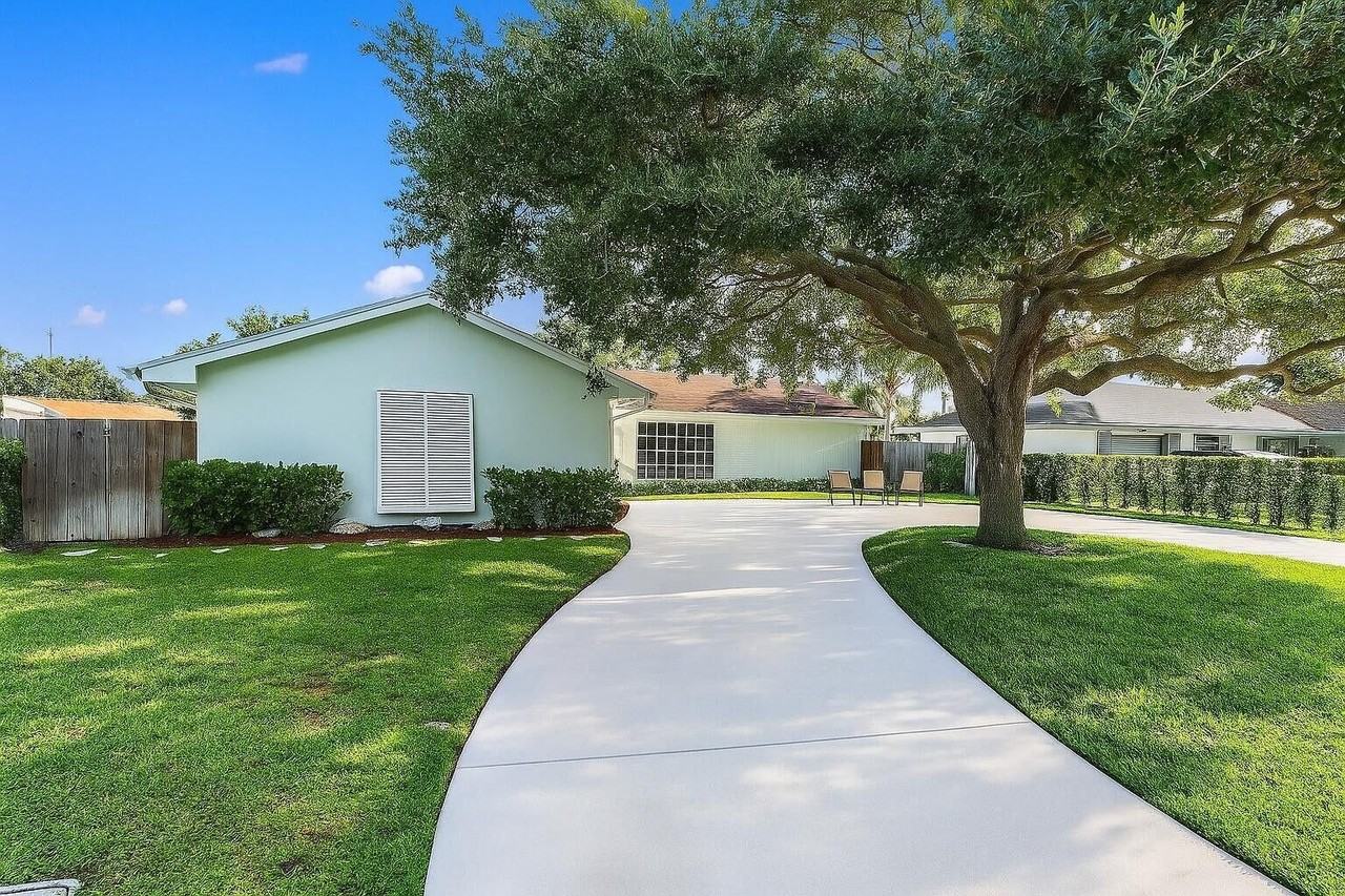 4193 Hyacinth Cir N - Photo 3 of 40