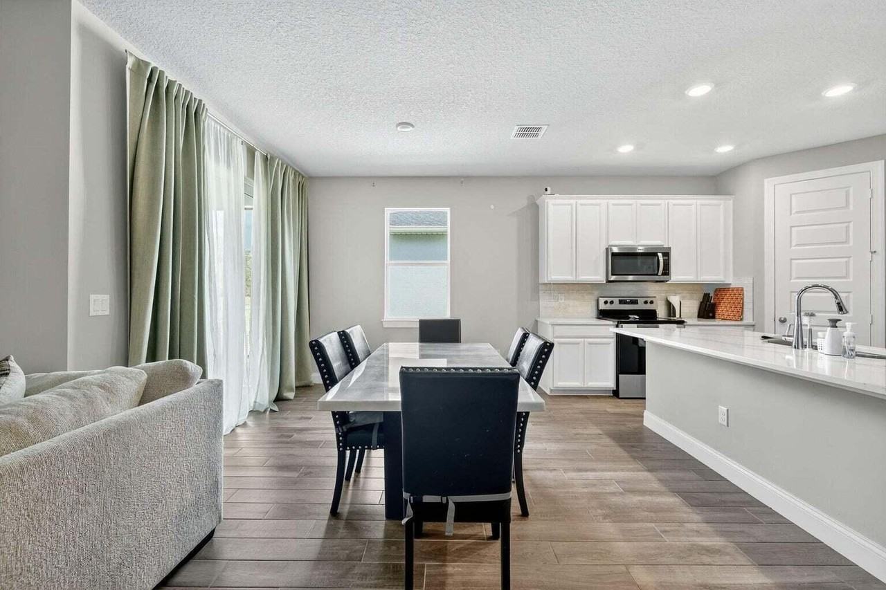 6544 Nw Cloverdale Ave - Photo 7 of 39